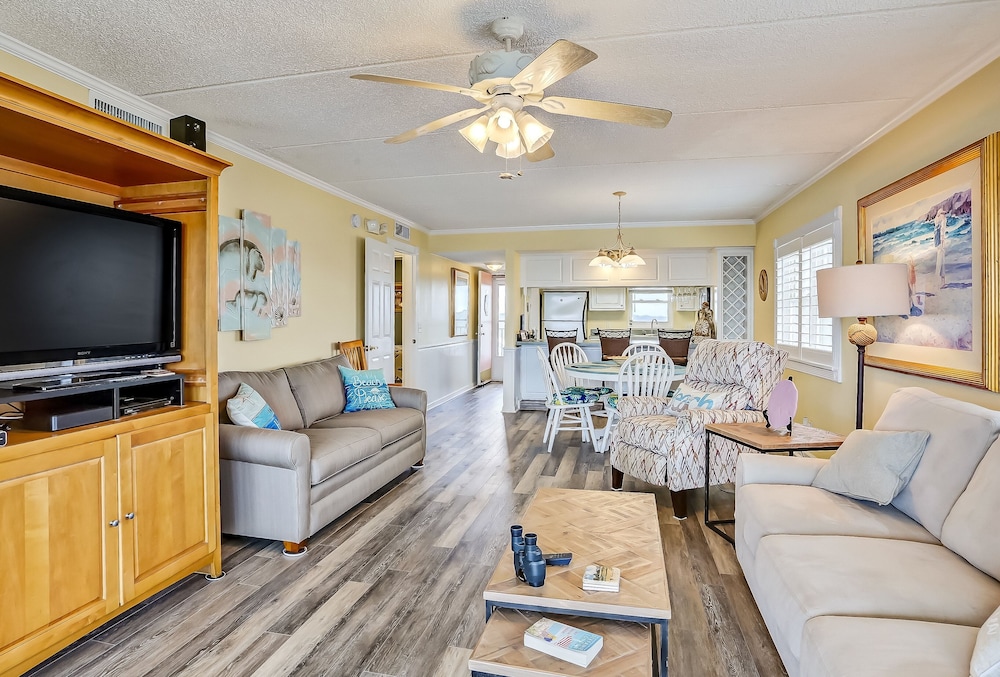 Ocean and Amelia Island View Condo with Oceanside Pool Access by RedAwning — Hotel rooms in Amelia Island, Florida