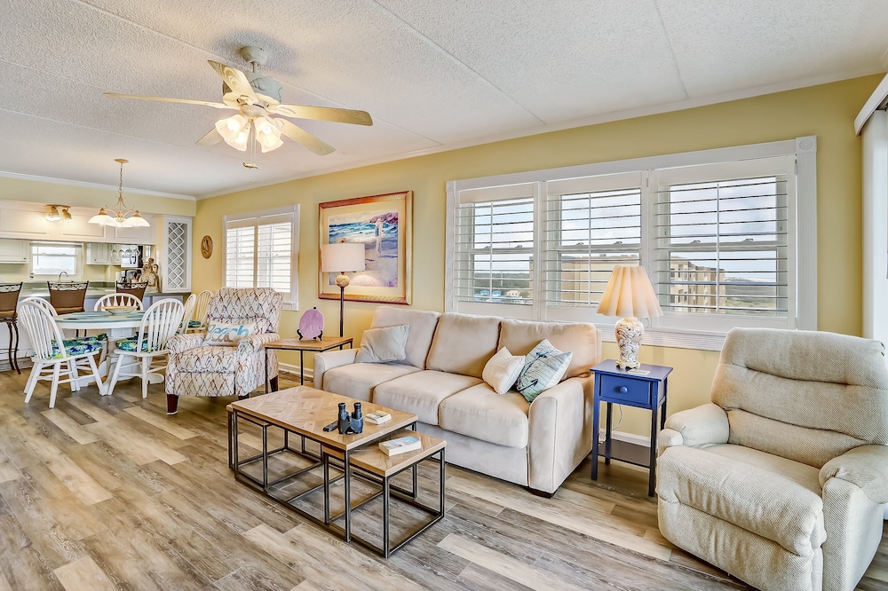 Ocean and Amelia Island View Condo with Oceanside Pool Access by RedAwning — Hotel rooms in Amelia Island, Florida