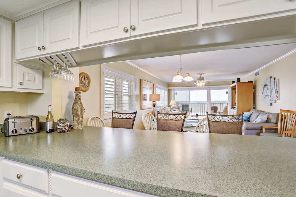 Ocean and Amelia Island View Condo with Oceanside Pool Access by RedAwning — Hotel rooms in Amelia Island, Florida