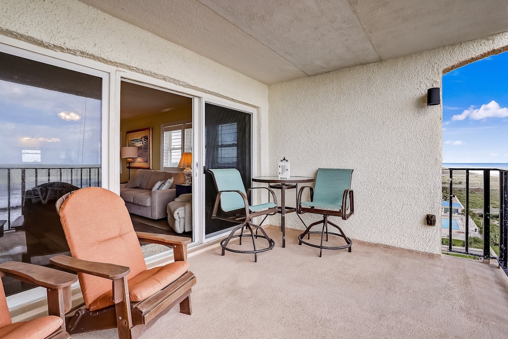 Ocean and Amelia Island View Condo with Oceanside Pool Access by RedAwning — Hotel rooms in Amelia Island, Florida