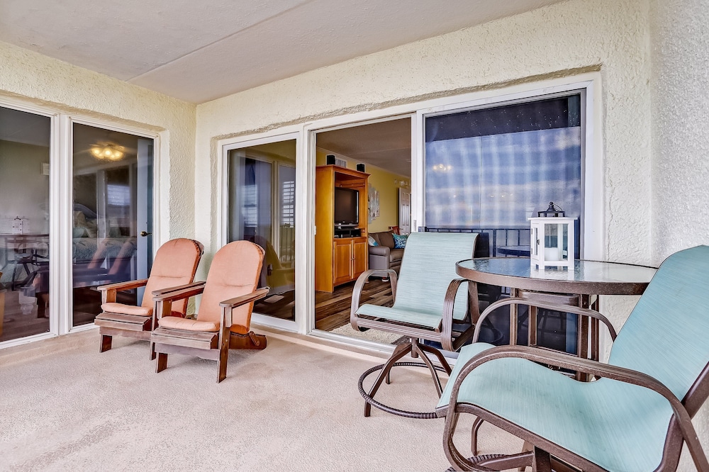 Ocean and Amelia Island View Condo with Oceanside Pool Access by RedAwning — Hotel rooms in Amelia Island, Florida