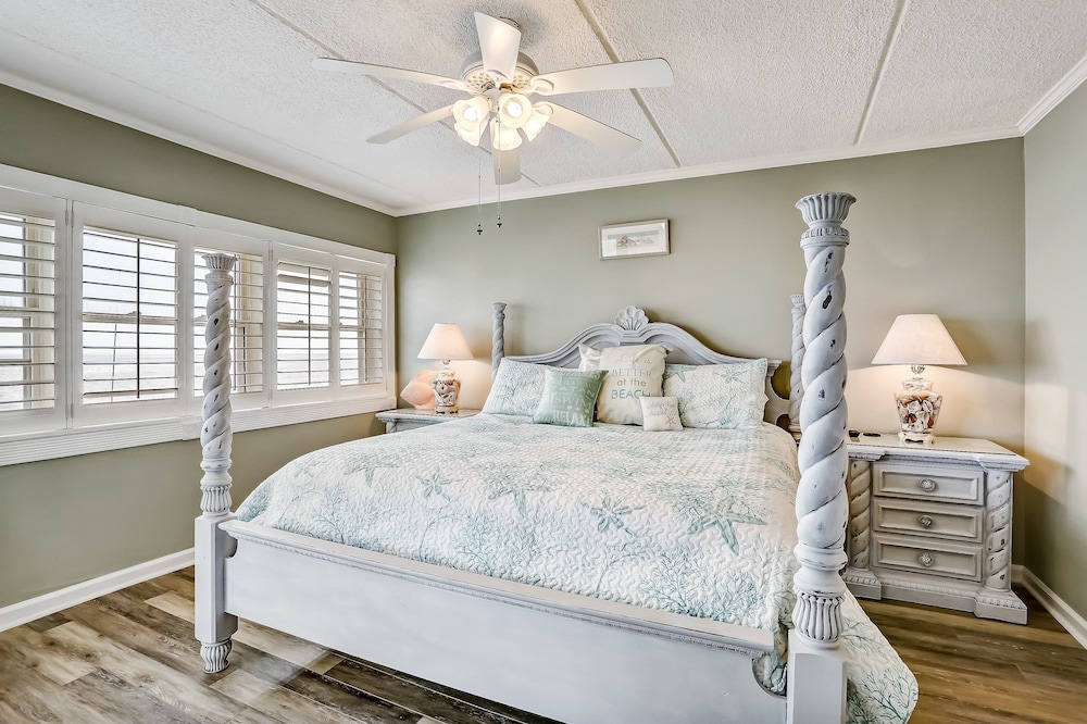 Ocean and Amelia Island View Condo with Oceanside Pool Access by RedAwning — Hotel rooms in Amelia Island, Florida