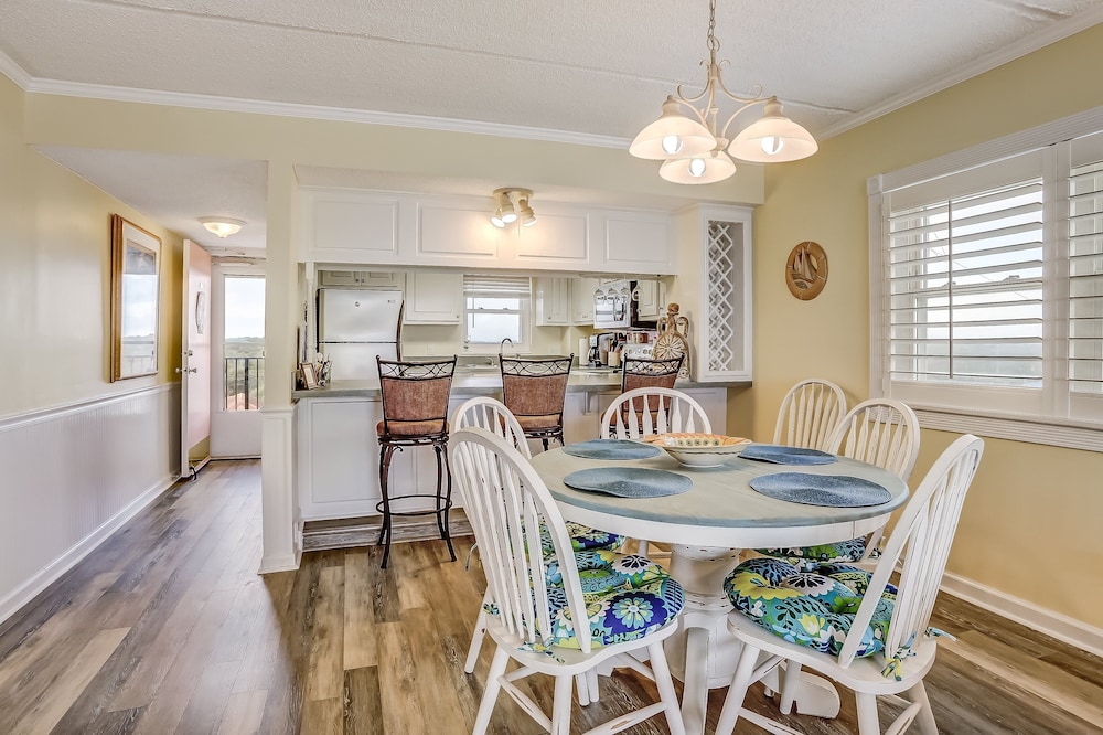 Ocean and Amelia Island View Condo with Oceanside Pool Access by RedAwning — Hotel rooms in Amelia Island, Florida