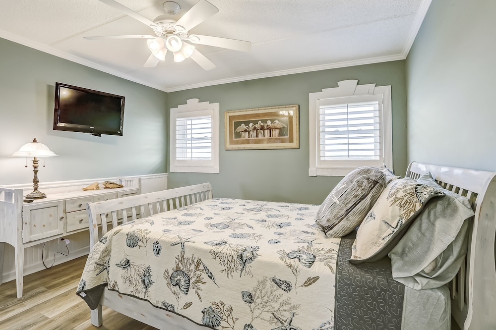 Ocean and Amelia Island View Condo with Oceanside Pool Access by RedAwning — Hotel rooms in Amelia Island, Florida