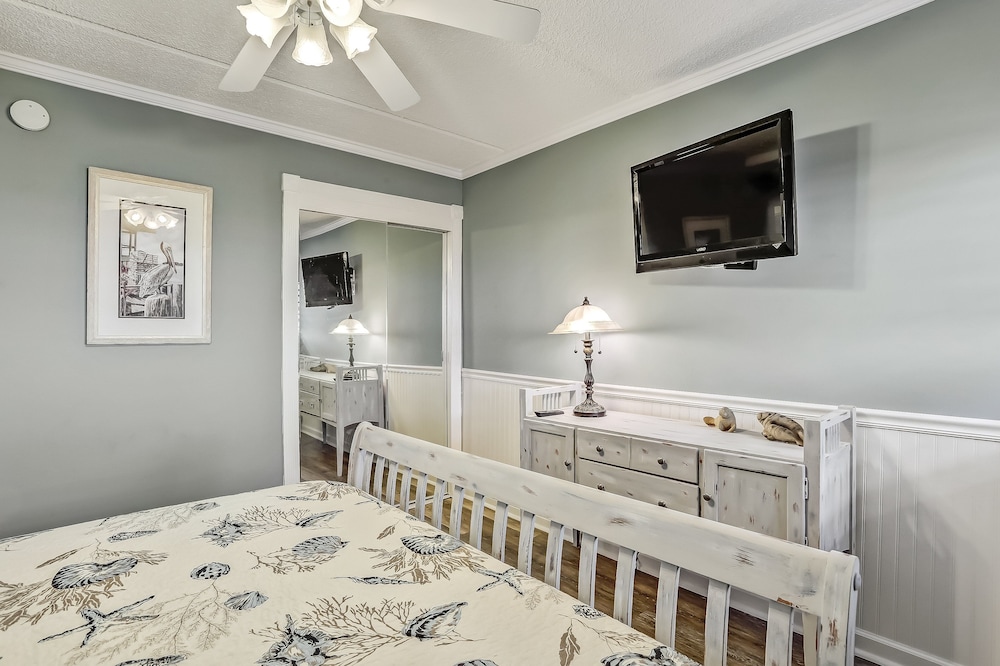 Ocean and Amelia Island View Condo with Oceanside Pool Access by RedAwning — Hotel rooms in Amelia Island, Florida