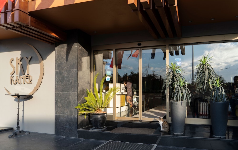 Sky Kamer Hotel — Hotel building in Antalya