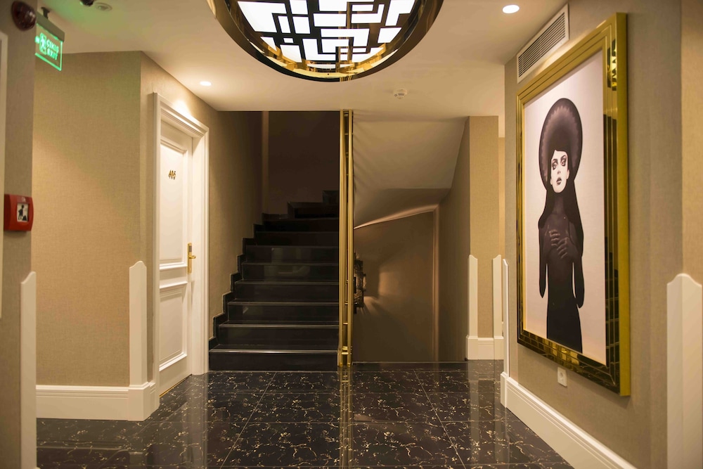 Sky Kamer Hotel — Hotel building in Antalya