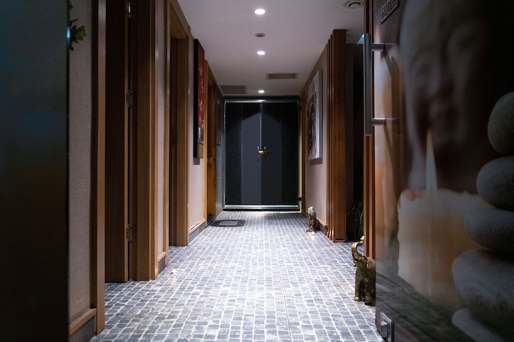 Sky Kamer Hotel — Hotel building in Antalya