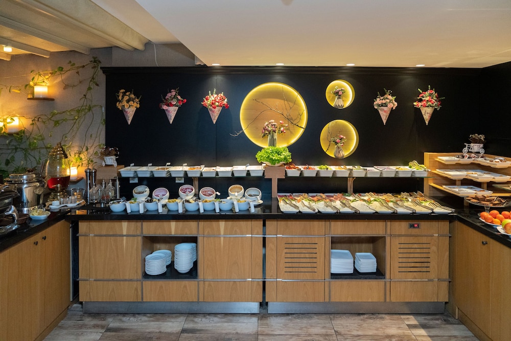 Sky Kamer Hotel — Restaurant & bars in Antalya