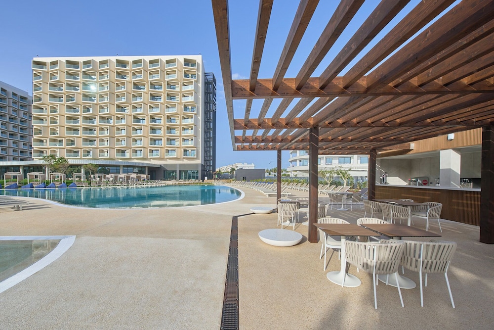The Editory By The Sea Lagos Hotel — Swimming pool in Lagos, Faro