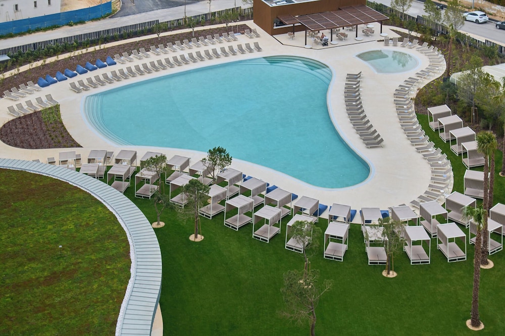 The Editory By The Sea Lagos Hotel — Swimming pool in Lagos, Faro