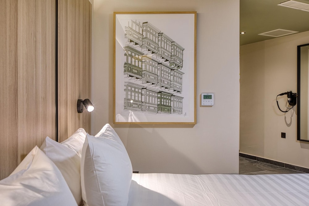 VITA Hotel & Rooftop — Hotel rooms in St Julian’s, Malta Island