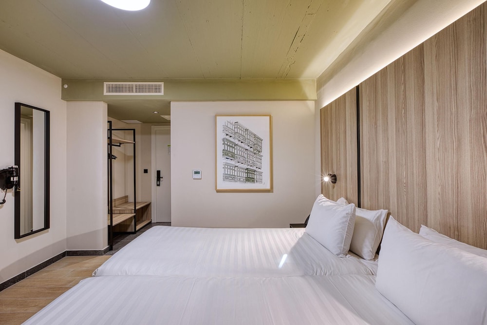VITA Hotel & Rooftop — Hotel rooms in St Julian’s, Malta Island