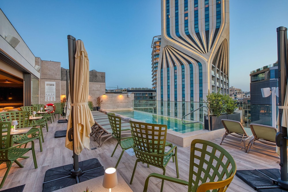 VITA Hotel & Rooftop — Swimming pool in St Julian’s, Malta Island