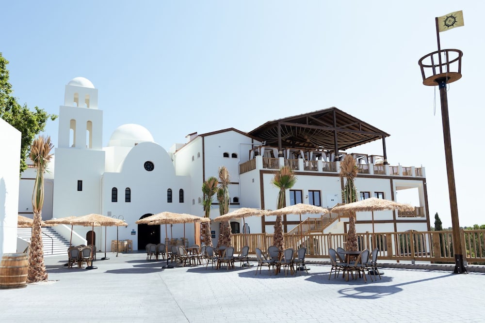 Magic Pirates Island Resort — Hotel building in Benidorm, Valencian Community