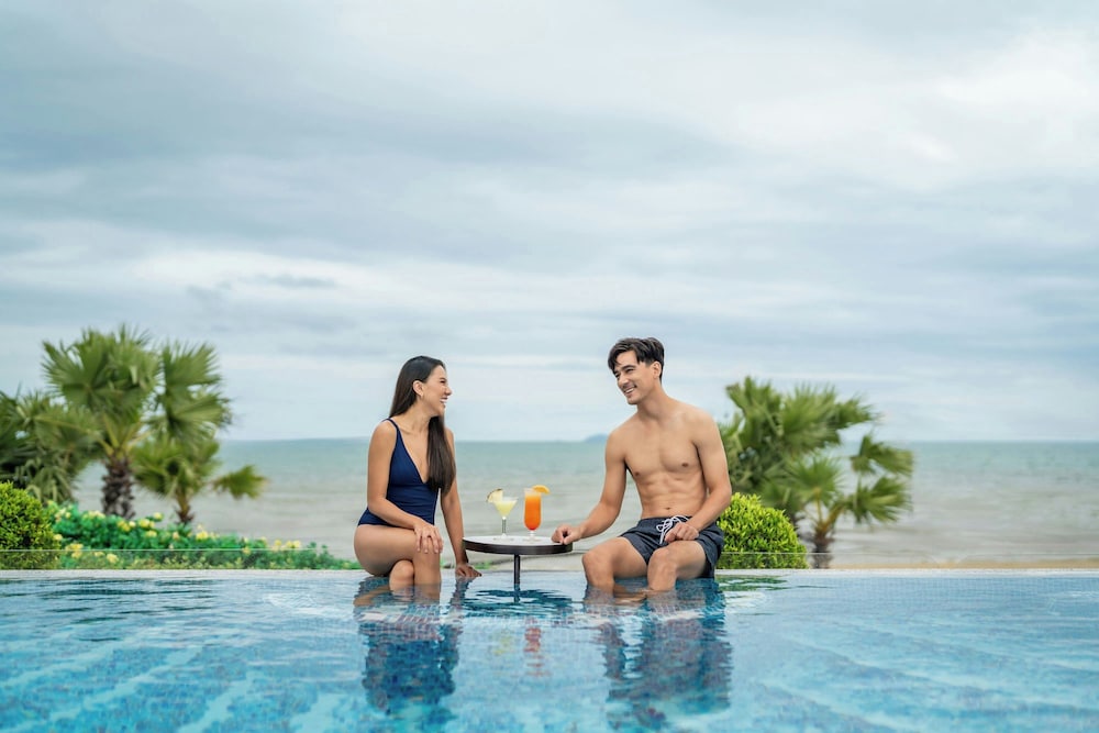 Pattaya Marriott Resort And Spa — Swimming pool in Pattaya, Chonburi