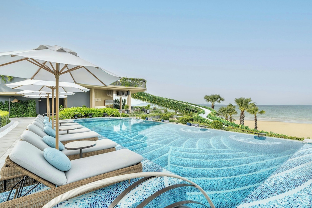 Pattaya Marriott Resort And Spa — Swimming pool in Pattaya, Chonburi