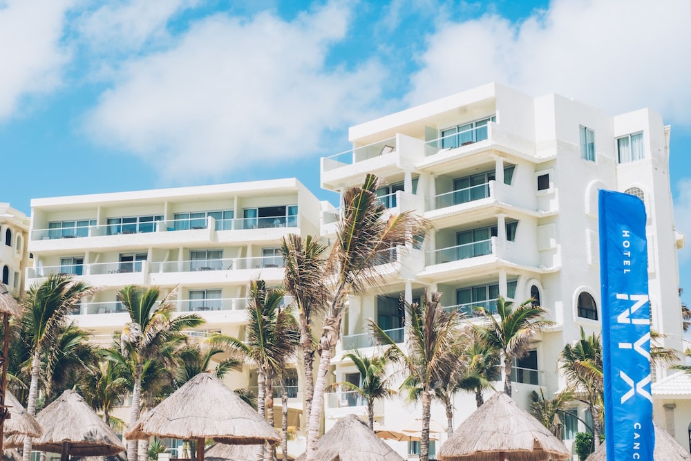 Hotel NYX Cancun - Near La Isla Shopping Mall — Hotel building in Cancun, Quintana Roo