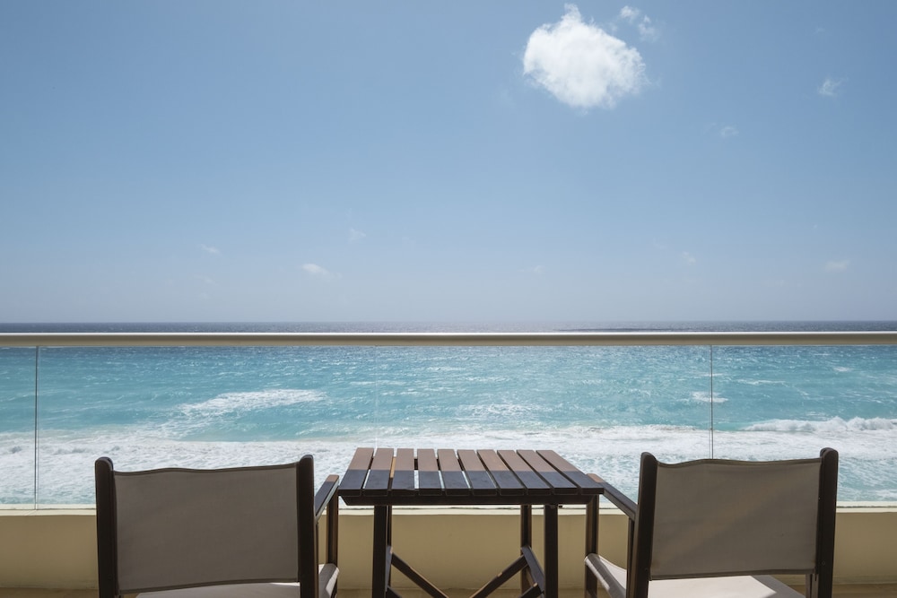 Hotel NYX Cancun - Near La Isla Shopping Mall — Beach in Cancun, Quintana Roo