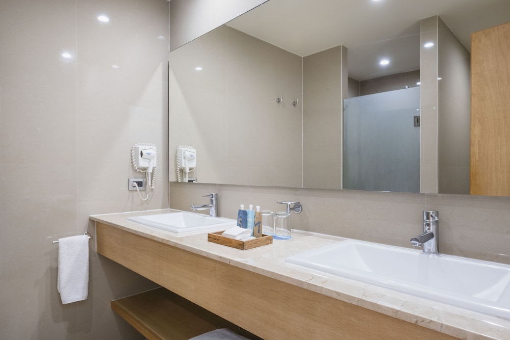 Hotel NYX Cancun - Near La Isla Shopping Mall — Hotel rooms in Cancun, Quintana Roo