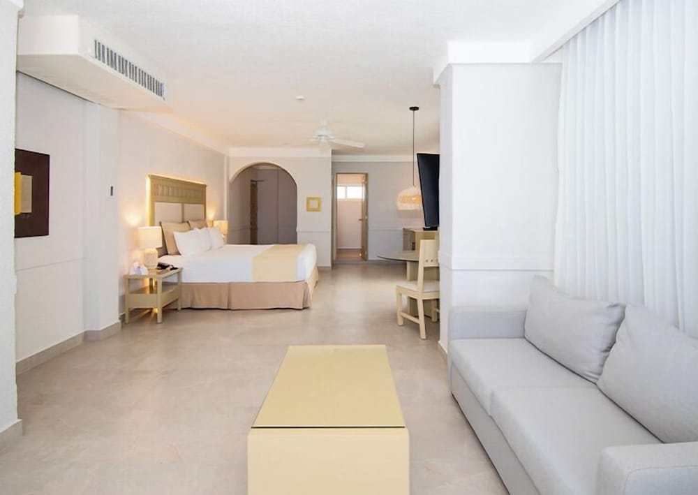 Hotel NYX Cancun - Near La Isla Shopping Mall — Hotel rooms in Cancun, Quintana Roo