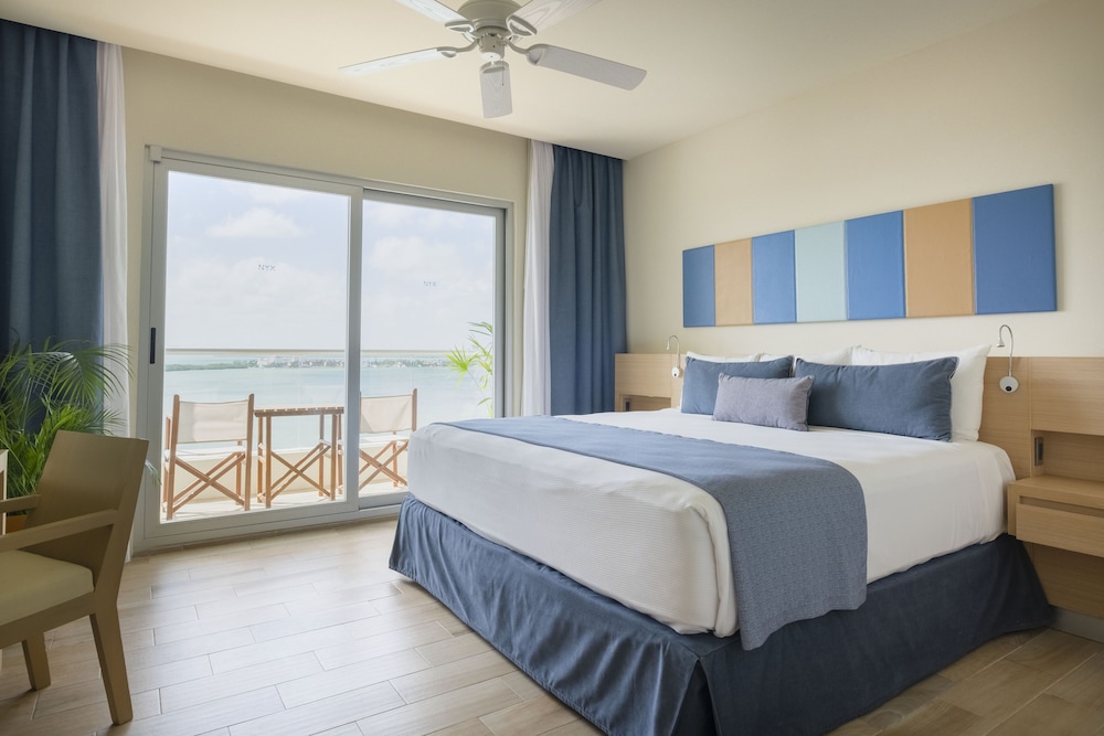 Hotel NYX Cancun - Near La Isla Shopping Mall — Hotel rooms in Cancun, Quintana Roo