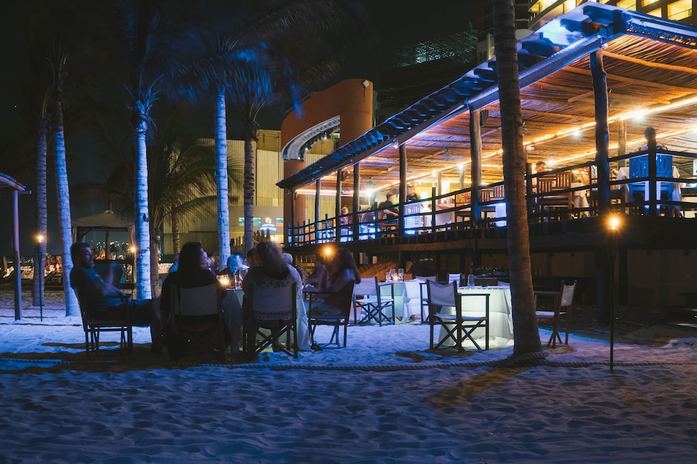 Hotel NYX Cancun - Near La Isla Shopping Mall — Restaurant & bars in Cancun, Quintana Roo