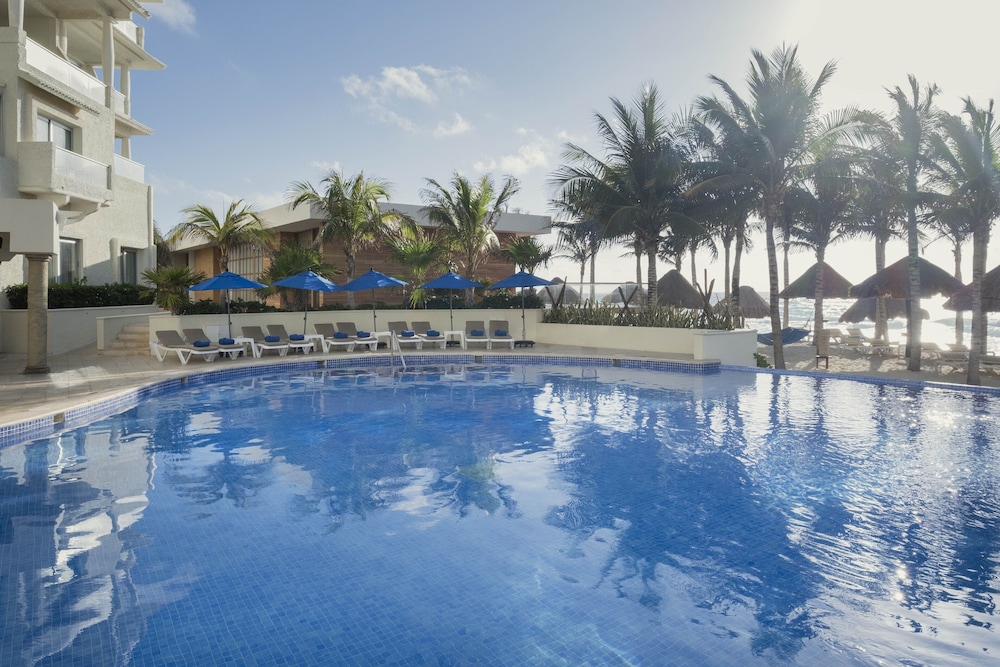 Hotel NYX Cancun - Near La Isla Shopping Mall — Swimming pool in Cancun, Quintana Roo