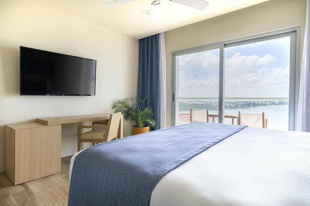 Hotel NYX Cancun - Near La Isla Shopping Mall — Hotel rooms in Cancun, Quintana Roo