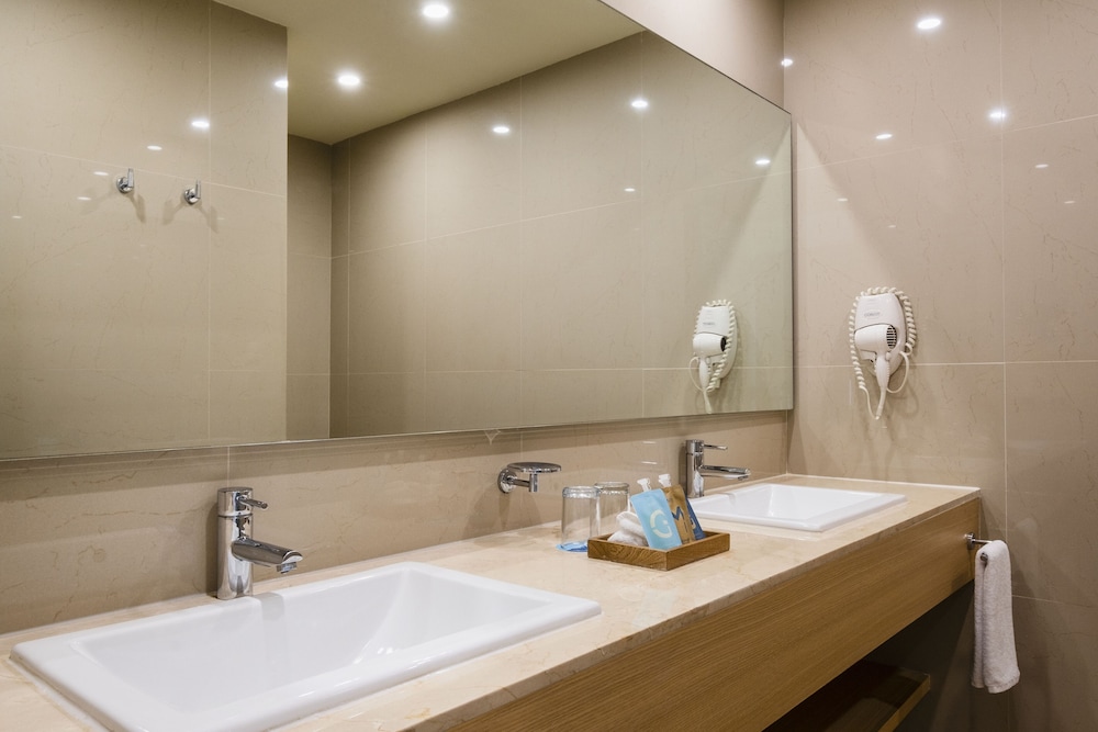 Hotel NYX Cancun - Near La Isla Shopping Mall — Hotel rooms in Cancun, Quintana Roo