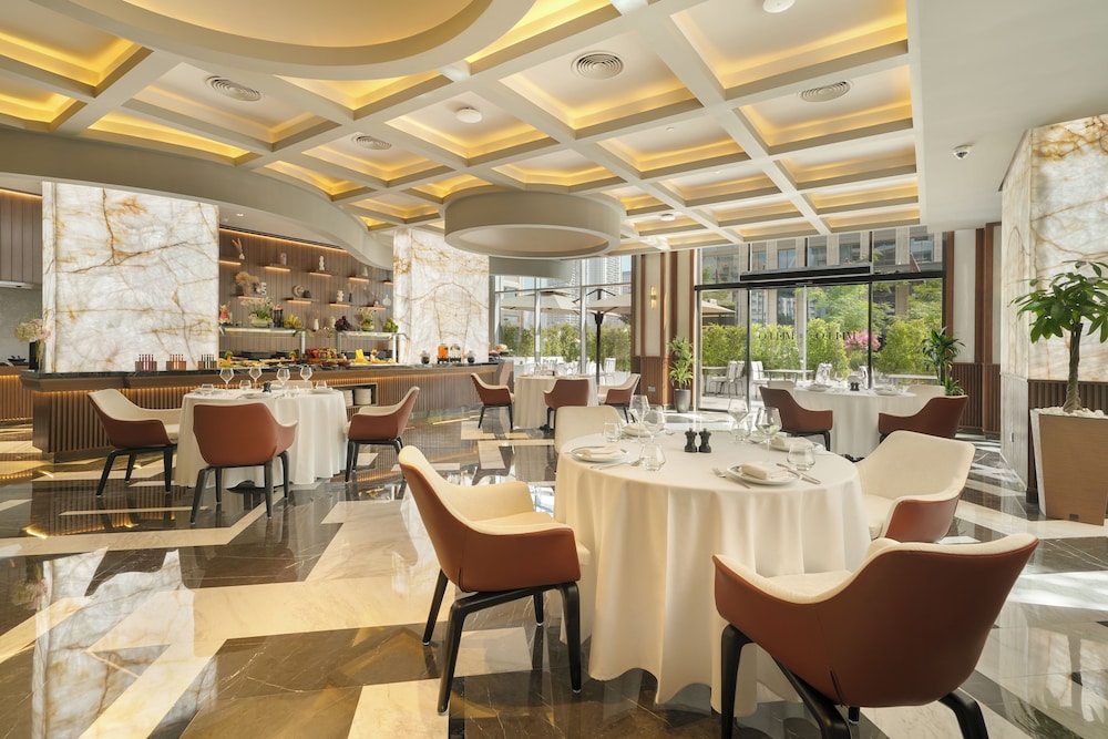 Mileo Hotel The Palm — Restaurant & bars in Dubai