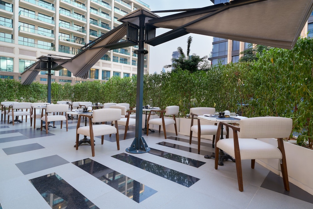 Mileo Hotel The Palm — Restaurant & bars in Dubai