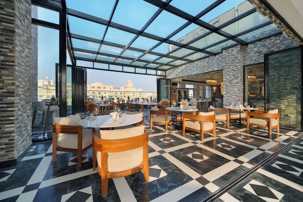 Mileo Hotel The Palm — Restaurant & bars in Dubai