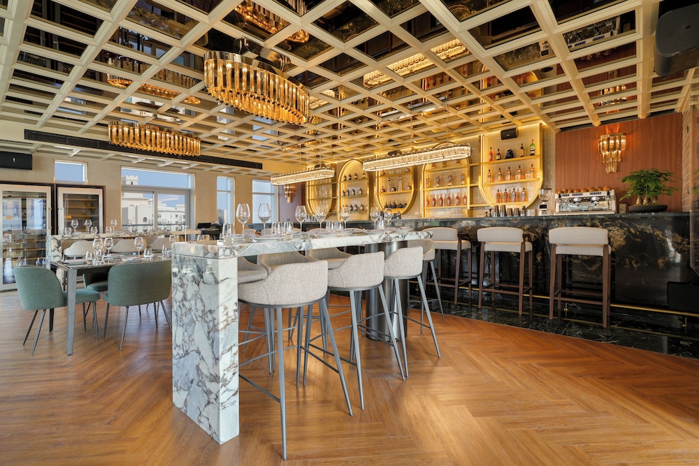 Mileo Hotel The Palm — Restaurant & bars in Dubai