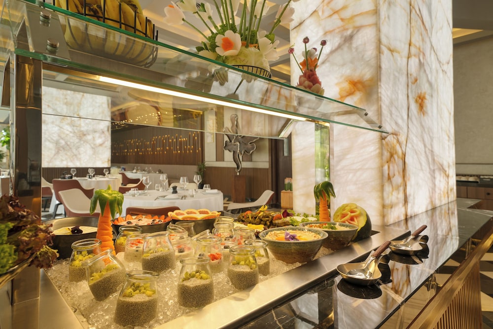 Mileo Hotel The Palm — Restaurant & bars in Dubai