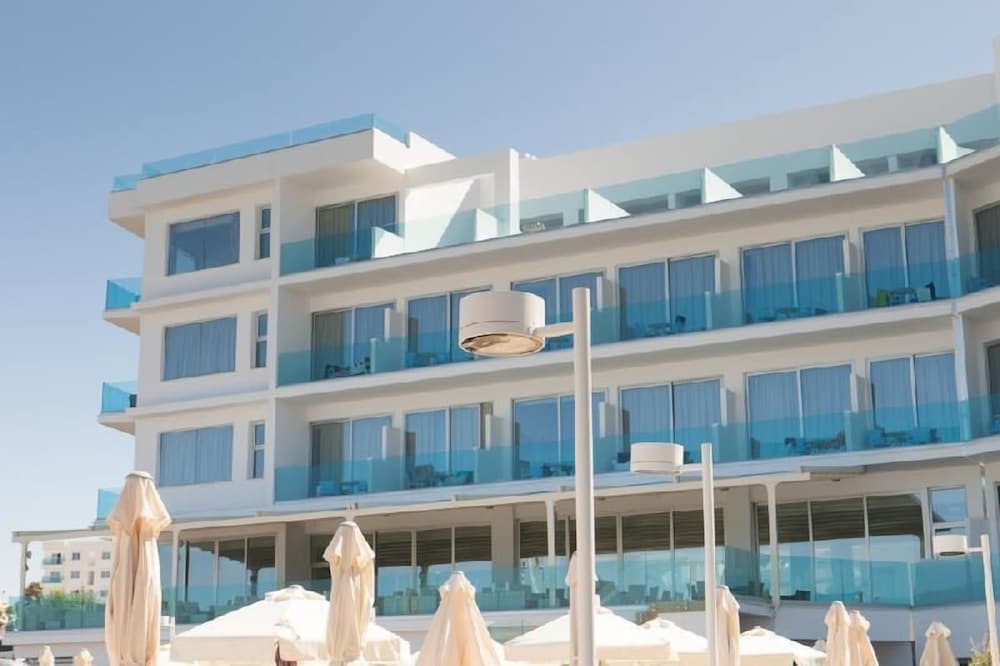 Vrissaki Beach Hotel — Hotel building in Protaras, Famagusta Region