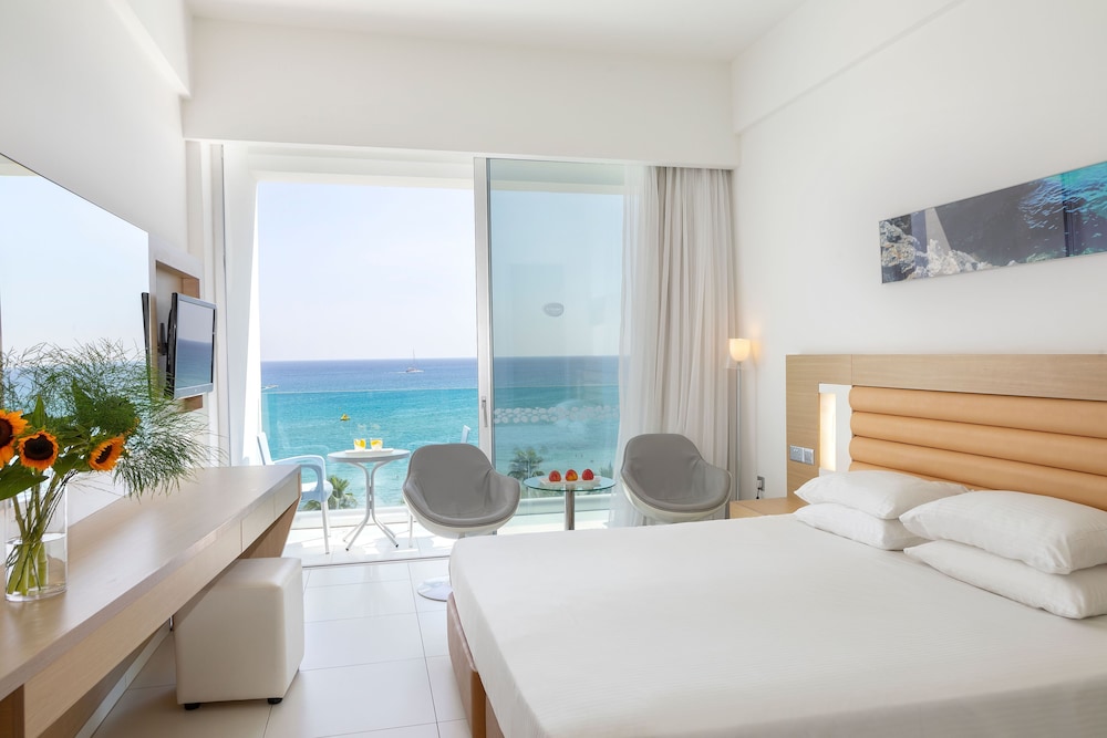 Vrissaki Beach Hotel — Hotel rooms in Protaras, Famagusta Region
