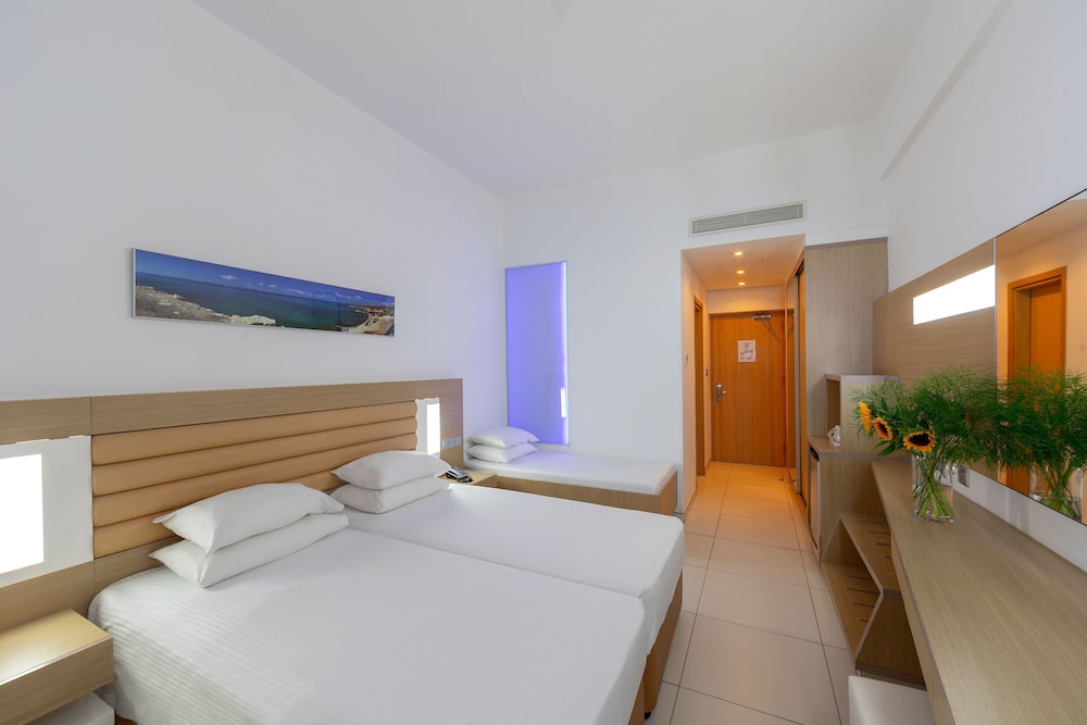 Vrissaki Beach Hotel — Hotel rooms in Protaras, Famagusta Region