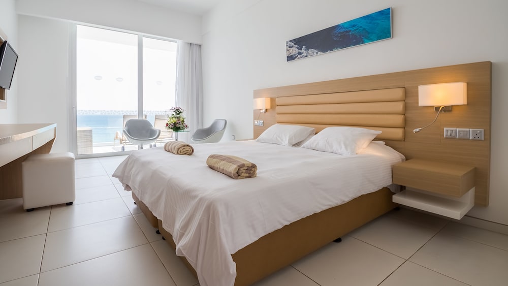 Vrissaki Beach Hotel — Hotel rooms in Protaras, Famagusta Region