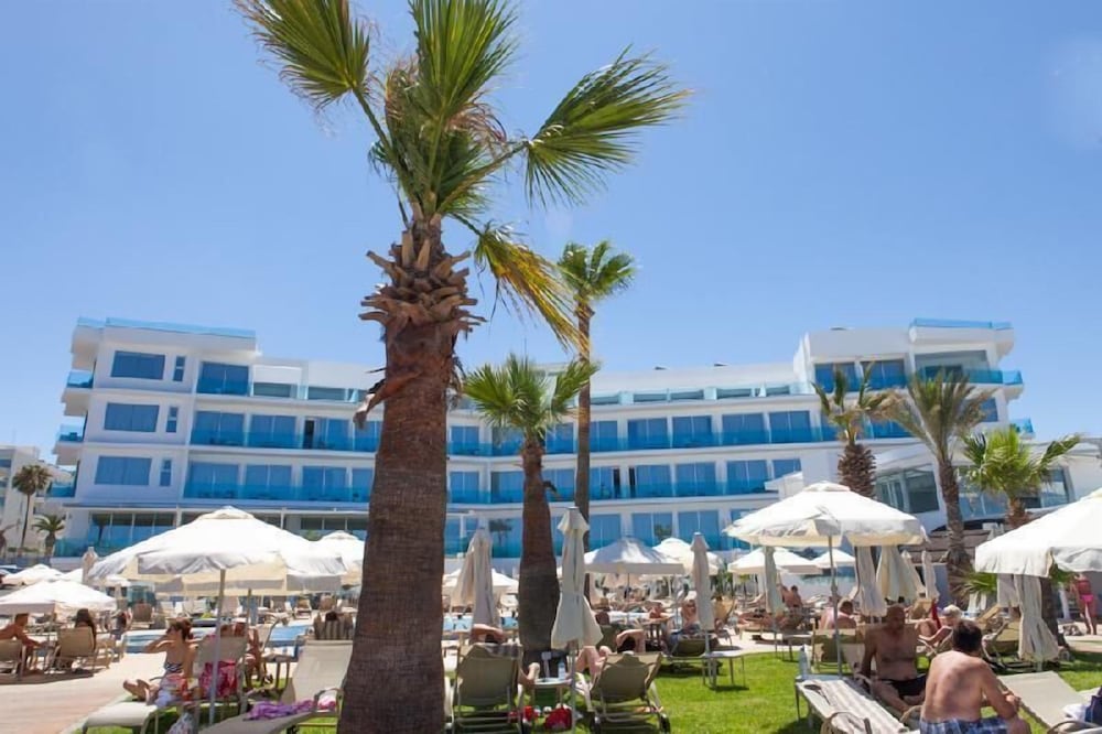 Vrissaki Beach Hotel — Hotel building in Protaras, Famagusta Region