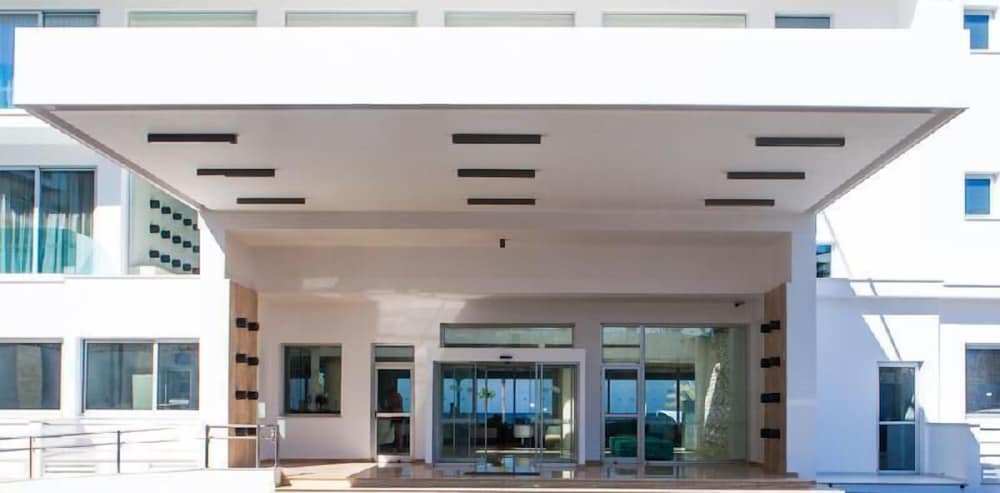Vrissaki Beach Hotel — Hotel building in Protaras, Famagusta Region