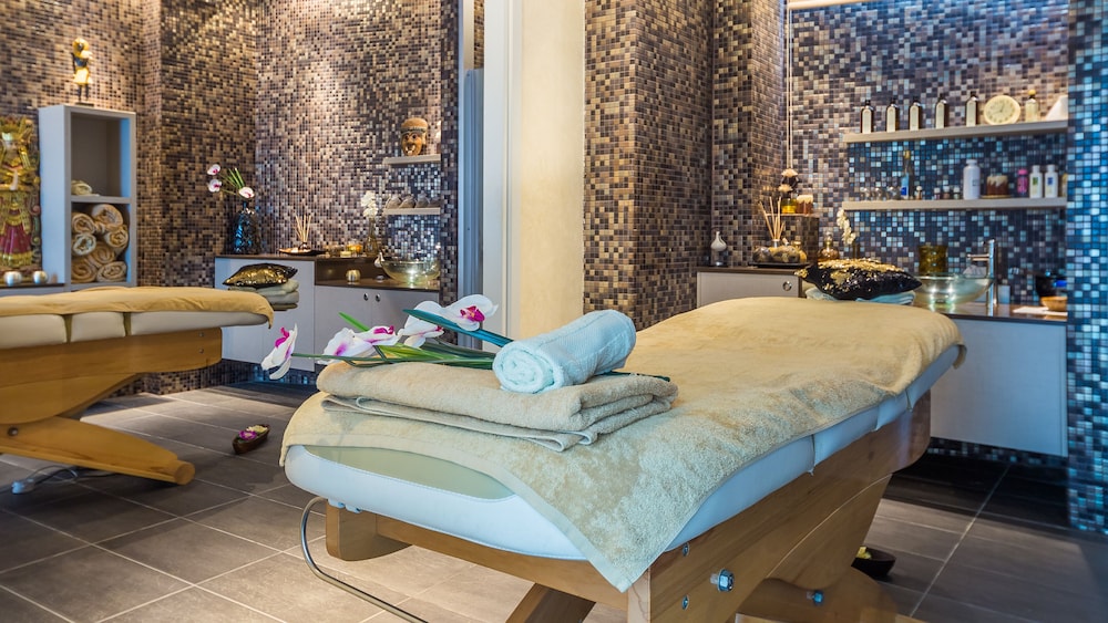 Vrissaki Beach Hotel — Hotel rooms in Protaras, Famagusta Region