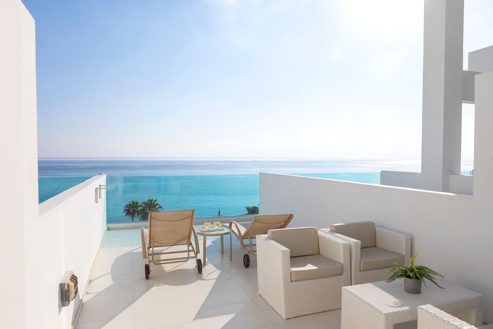 Vrissaki Beach Hotel — Hotel rooms in Protaras, Famagusta Region