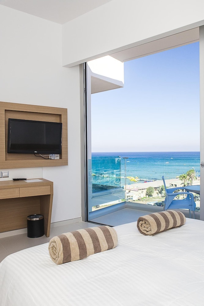 Vrissaki Beach Hotel — Hotel rooms in Protaras, Famagusta Region