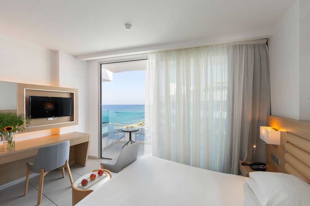 Vrissaki Beach Hotel — Hotel rooms in Protaras, Famagusta Region
