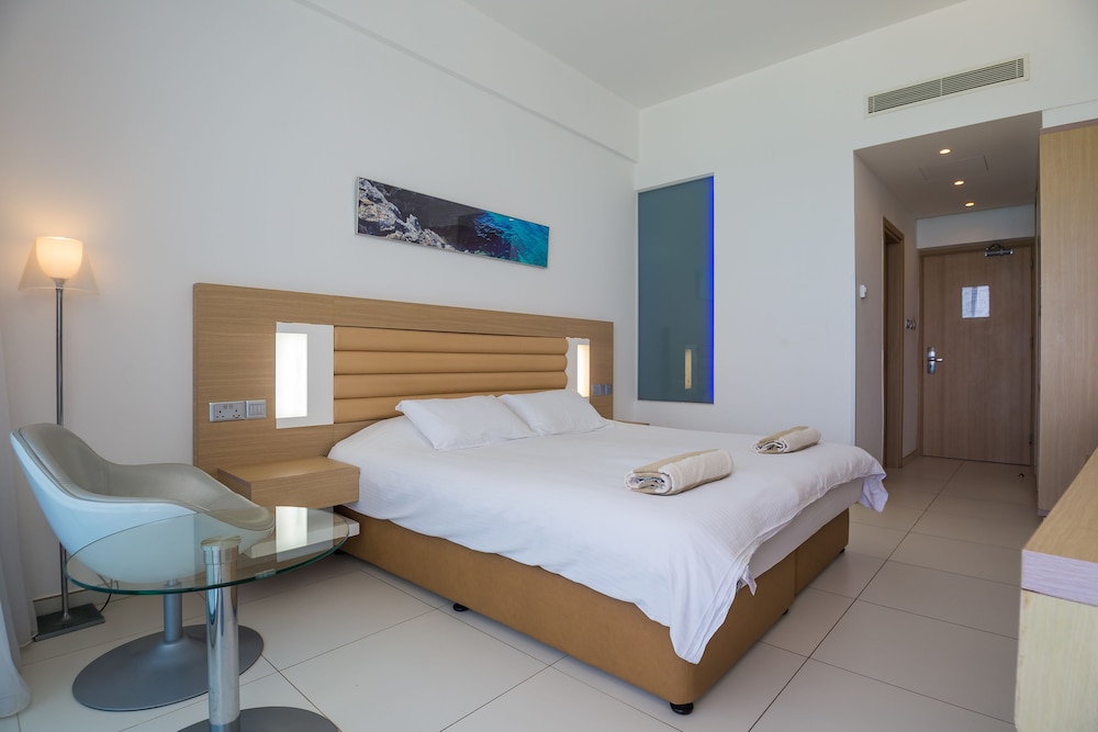 Vrissaki Beach Hotel — Hotel rooms in Protaras, Famagusta Region