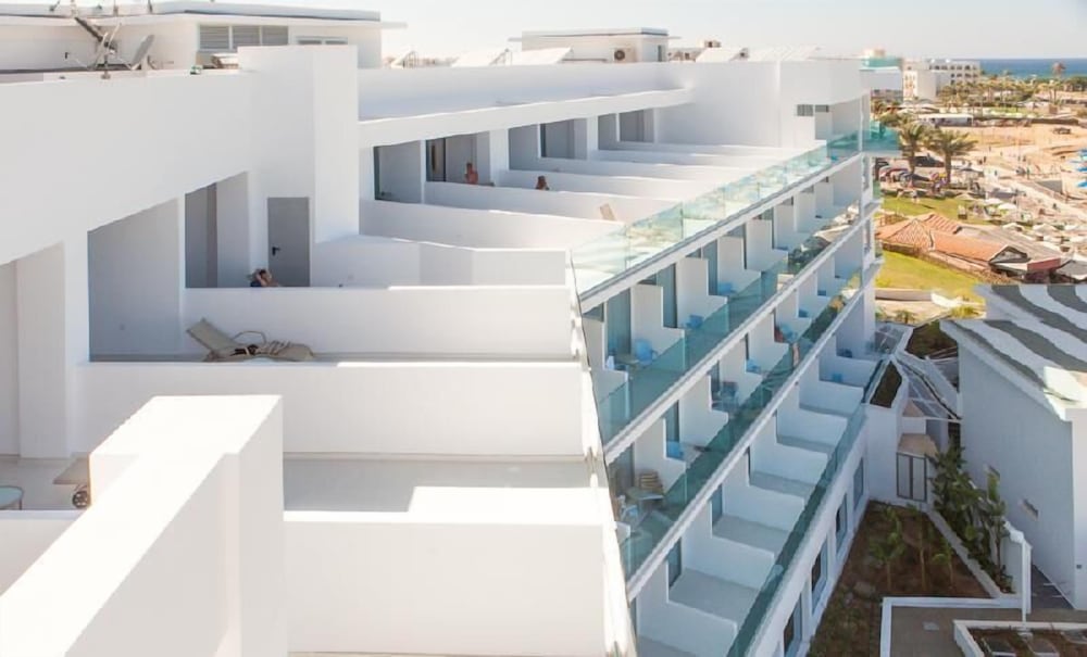 Vrissaki Beach Hotel — Hotel building in Protaras, Famagusta Region