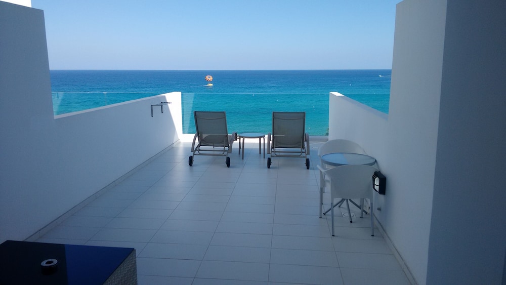 Vrissaki Beach Hotel — Hotel rooms in Protaras, Famagusta Region