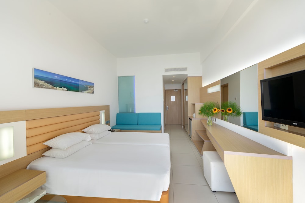 Vrissaki Beach Hotel — Hotel rooms in Protaras, Famagusta Region