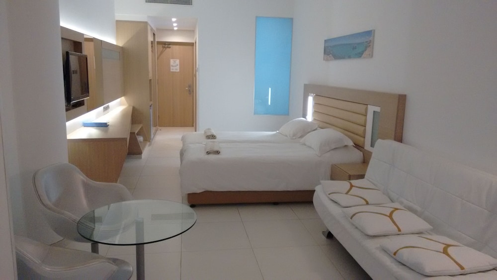 Vrissaki Beach Hotel — Hotel rooms in Protaras, Famagusta Region
